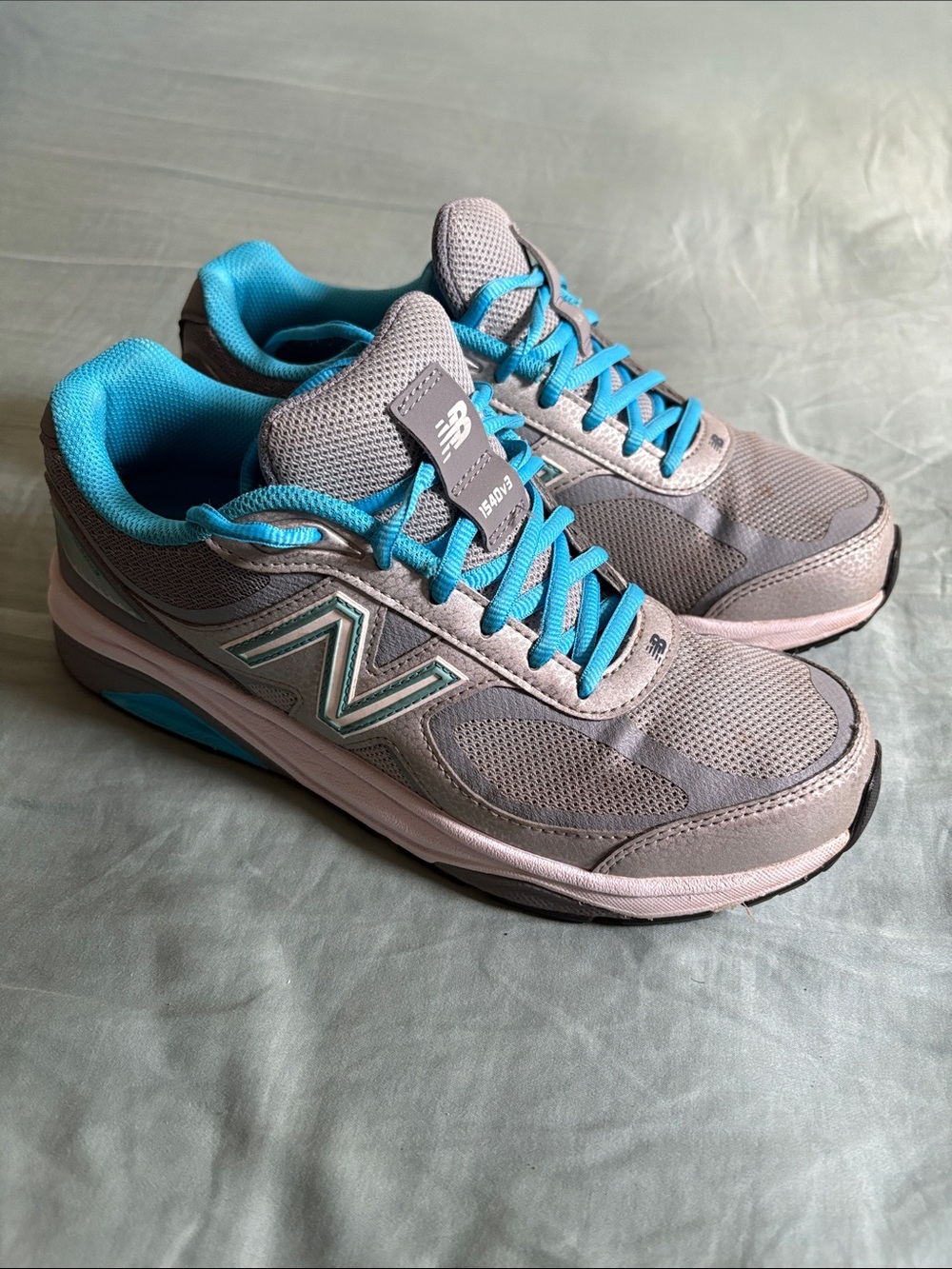 New Balance Women's Gray and Aqua Lace-Up Athletic Sneakers (NO INSOLES)
